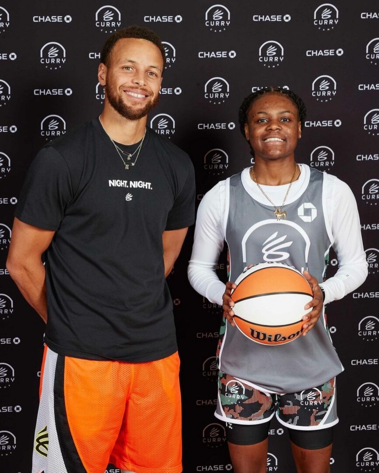 庫里品牌簽約首個大學生球員 為南卡大學女后衛MiLaysia Fulwiley