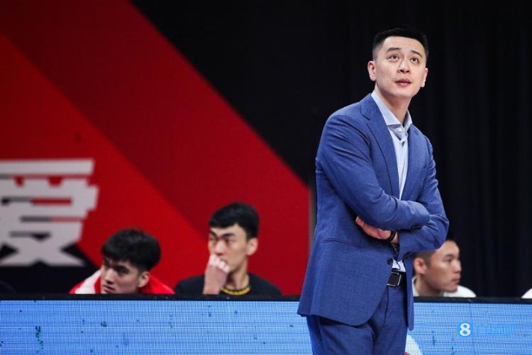 媒體人：這不像遼寧隊 各種無腦單打 緩慢的輪轉球 沒強度的防守