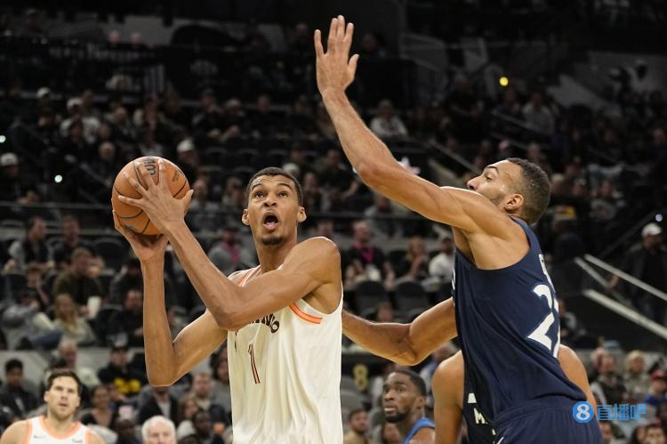 阿里納斯：能得分的中鋒打爆了戈貝爾 后者就不是好的持球防守者