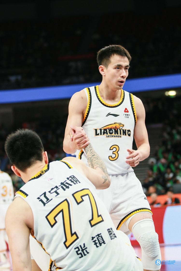 首發5人鐵了仨！趙繼偉&張鎮麟&莫蘭德半場合計22中5 僅得到18分