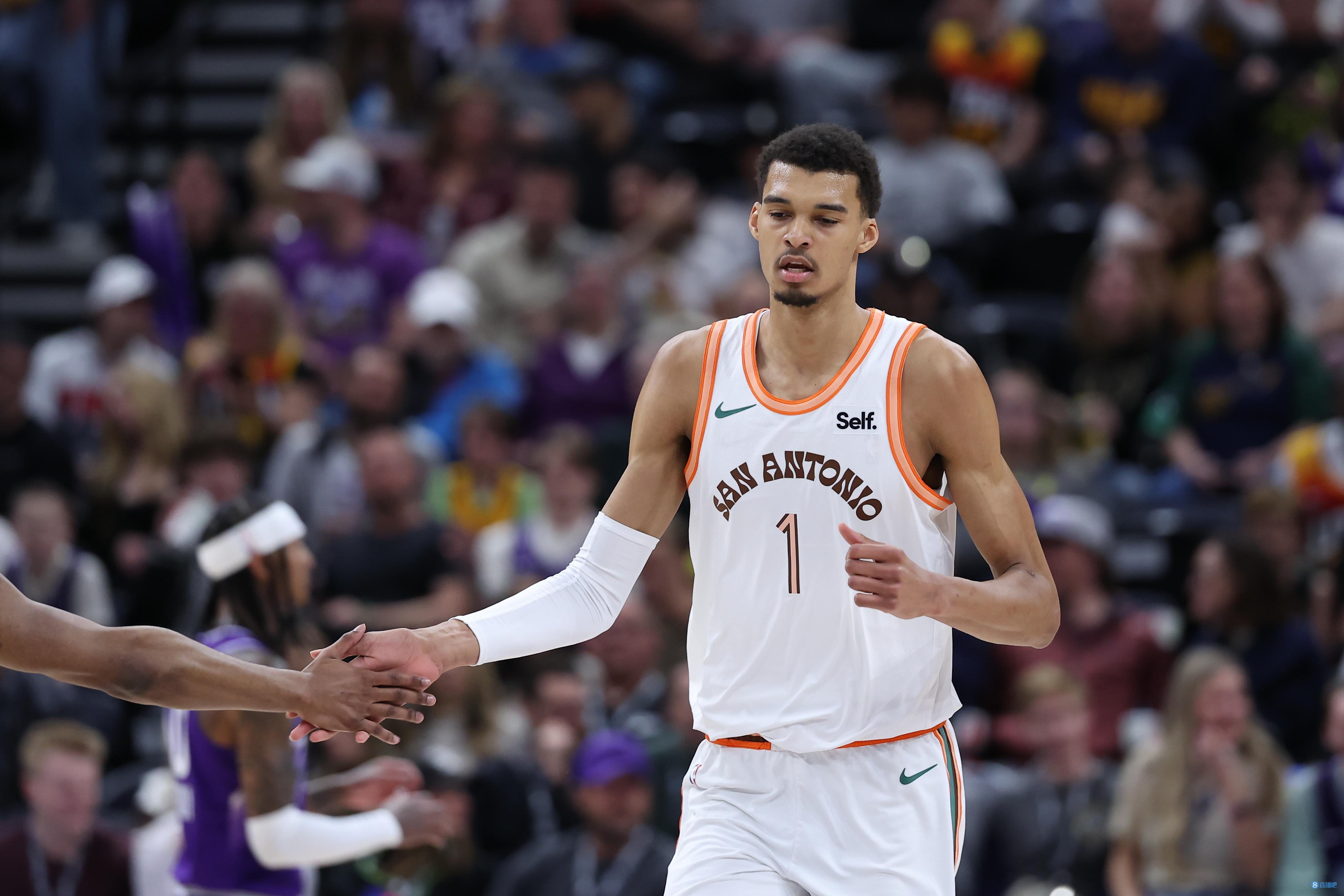 張佳瑋：文班風格不像鄧肯 進攻想質變要么上力量要么配好傳球人