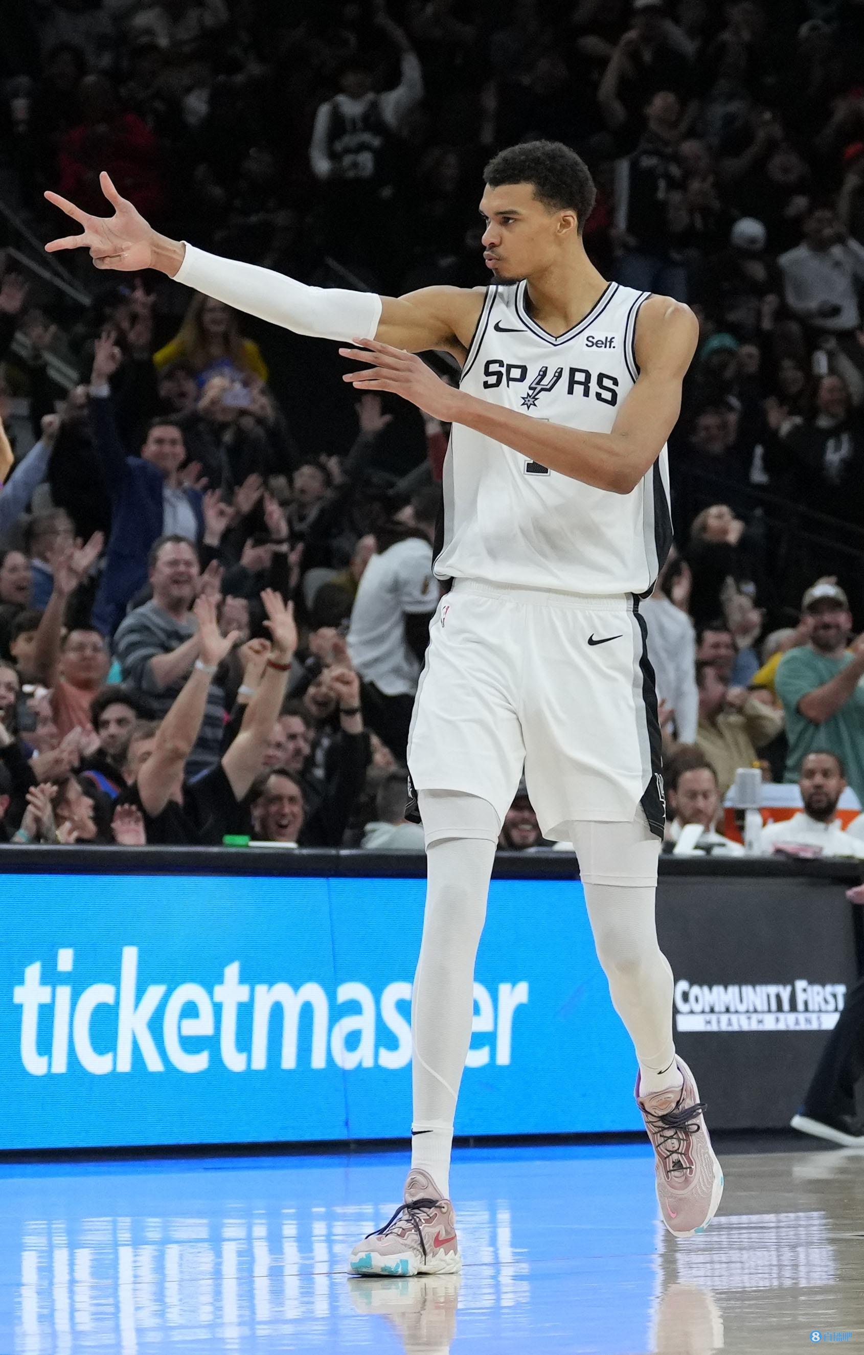 文班亞馬單賽季至少200助200帽100三分 NBA歷史第一人