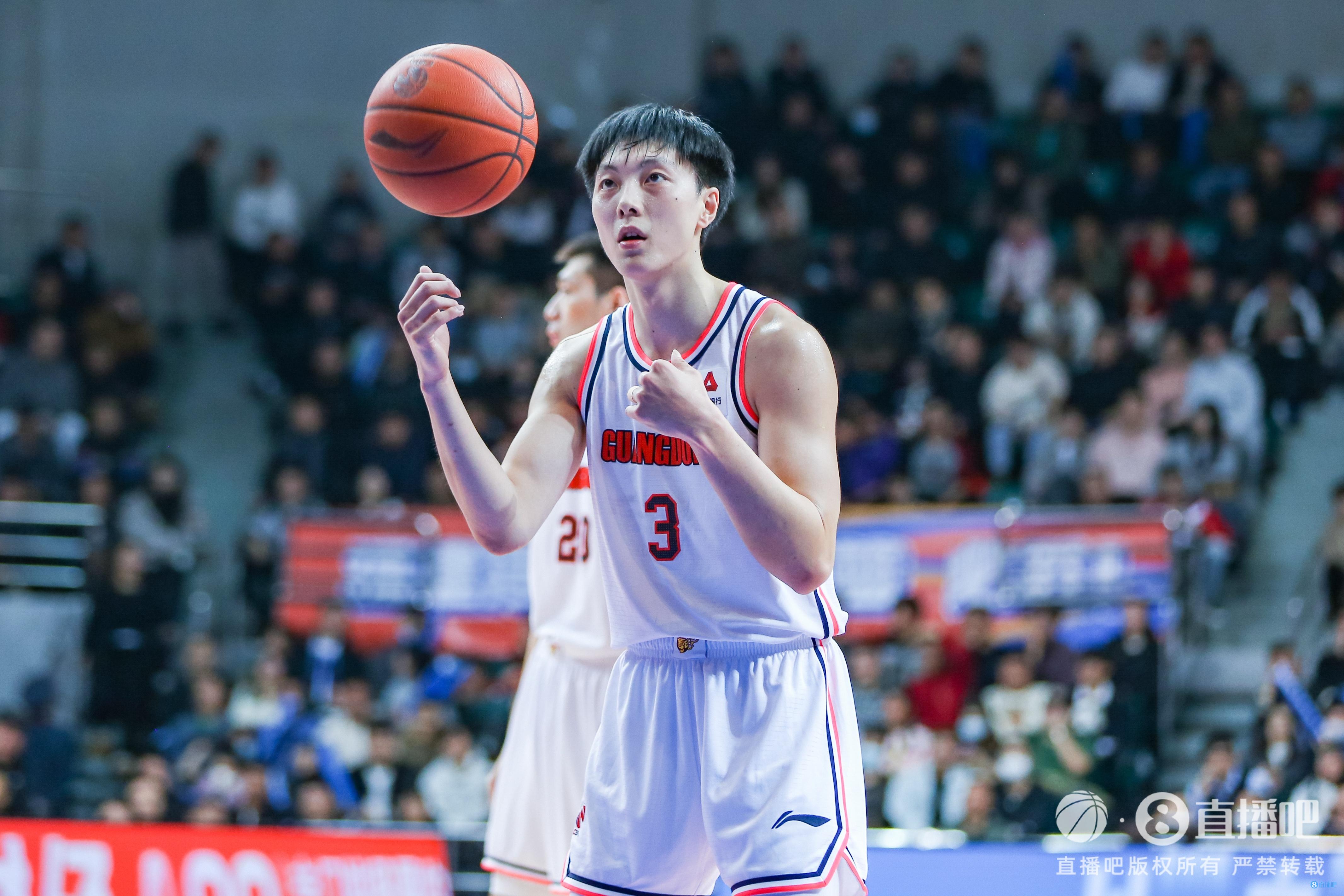 胡明軒今天打得足夠強硬 廣東終于在常規賽四番戰完成了復仇