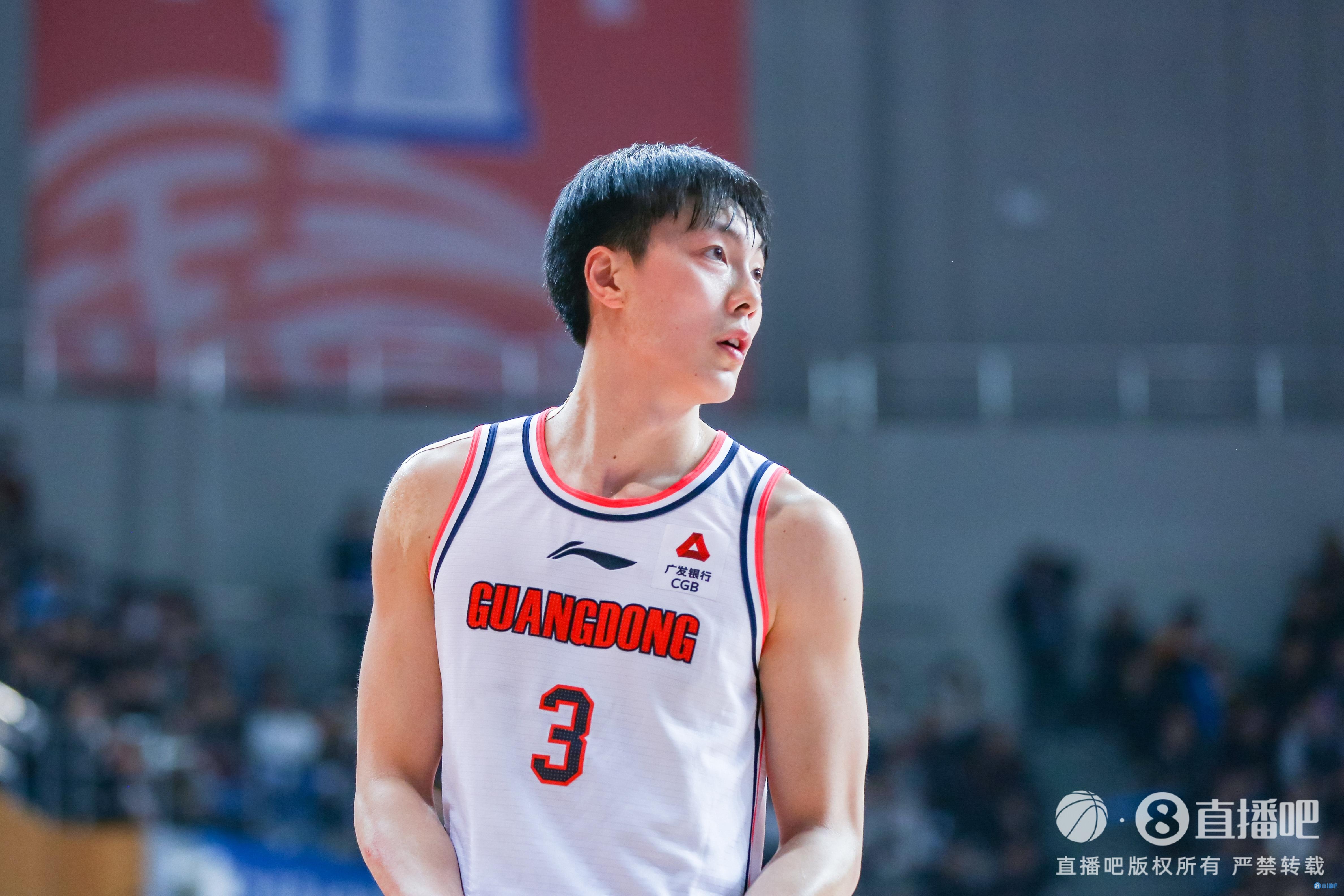 手感火熱！胡明軒第三節(jié)6中5砍下15分 三分4中4